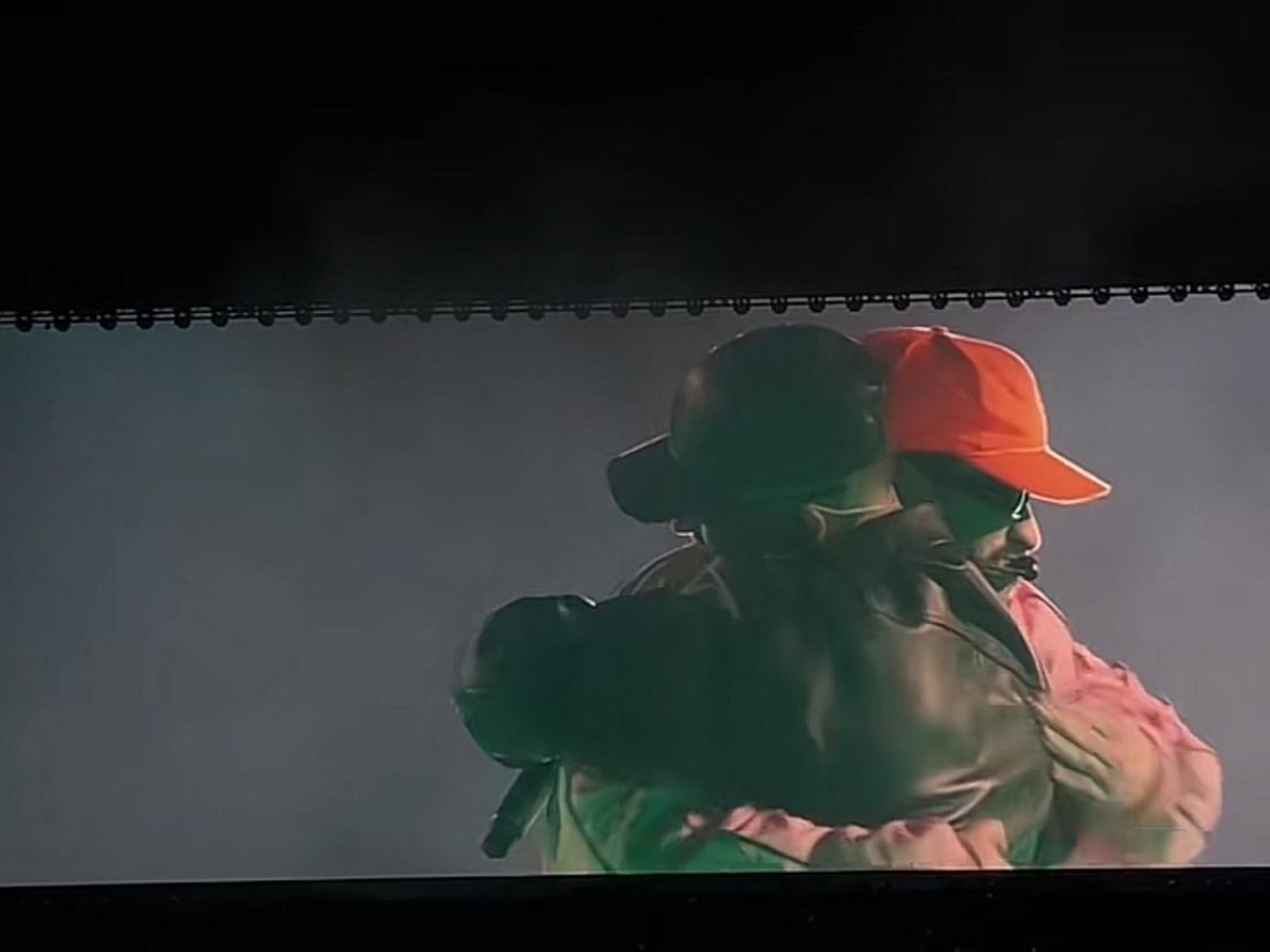 La Noche Mágica: Feid Sorpresa a la Multitud con su Inesperado Encuentro en el Escenario de Bad Bunny