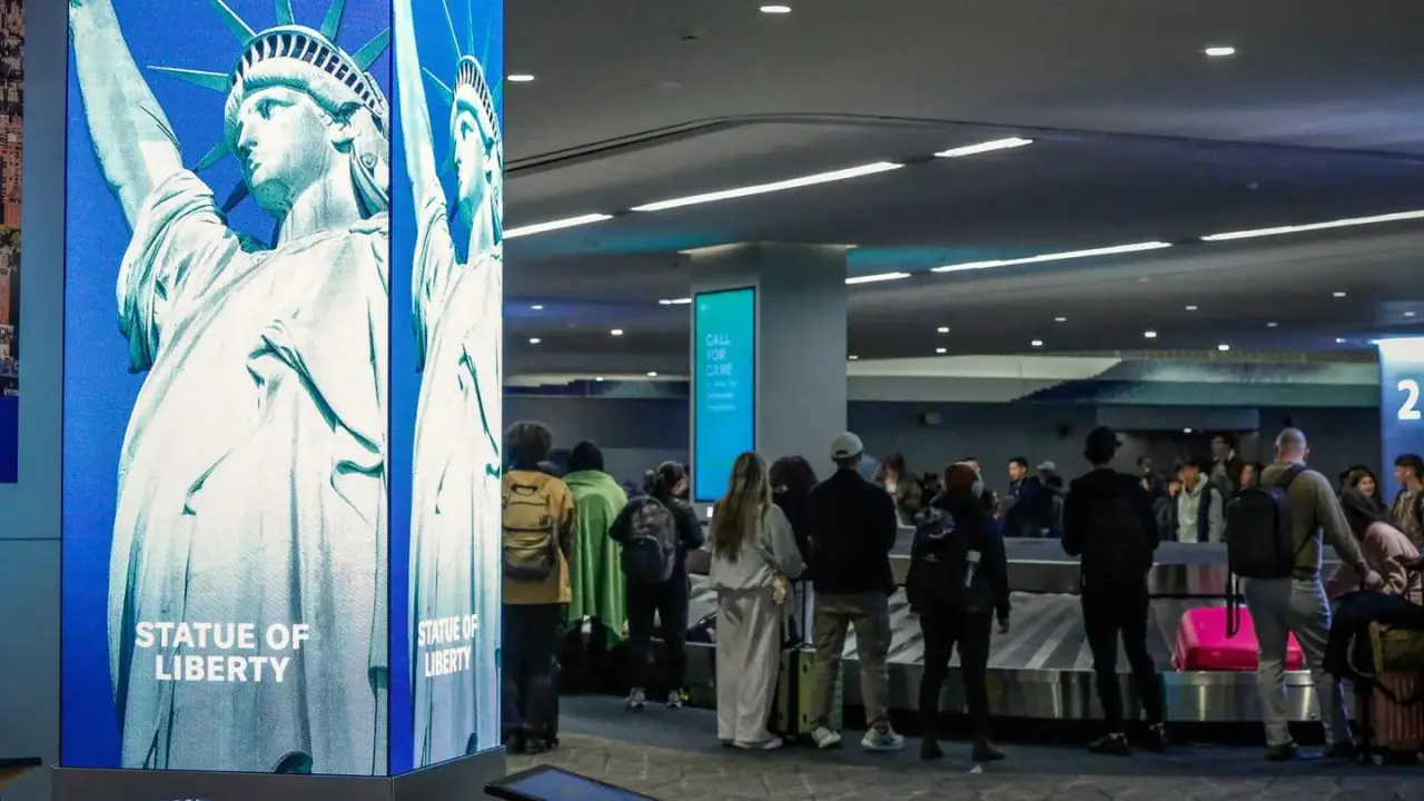 Nieve inunda la aviación de Nueva York: Crisis aérea afecta a miles de pasajeros y deja sin alas a casi 1,000 vuelos