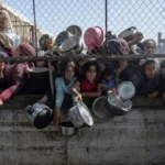 La fragilidad de un sistema de ayuda internacional: cómo la revocación de fondos por parte de Estados Unidos desmorona la estructura del auxilio en momentos de crisis global.