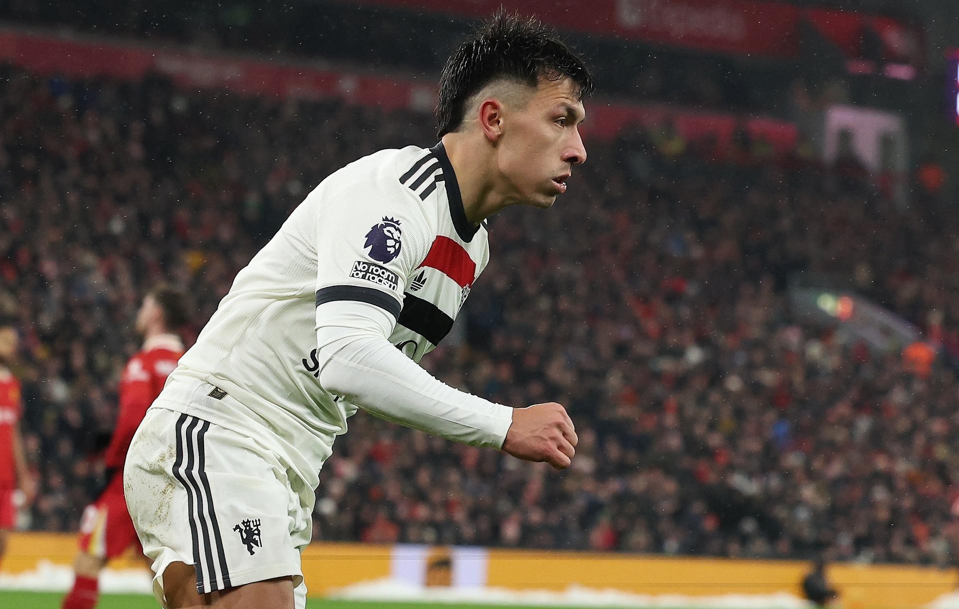 Lisandro Martínez regresa después de 300 dias de baja