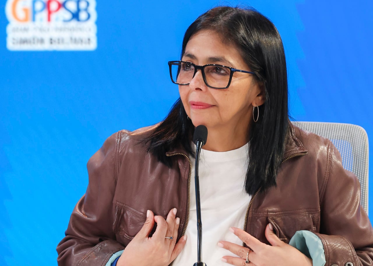 La nueva líder venezolana ante la difícil tarea de revitalizar un país sometido a la presión internacional: Delcy Rodríguez en el ojo del huracán.