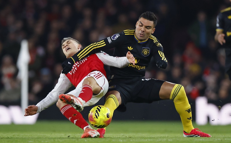 "Triunfo de los Red Devils en Old Trafford: Manchester United vence a Arsenal con un dramático 3-2 en un partido lleno de emociones"