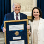 "Un noble debate en torno a la condición política y los laureles del Premio Nobel: ¿es compatible la posesión de la medalla con la actuación política?"