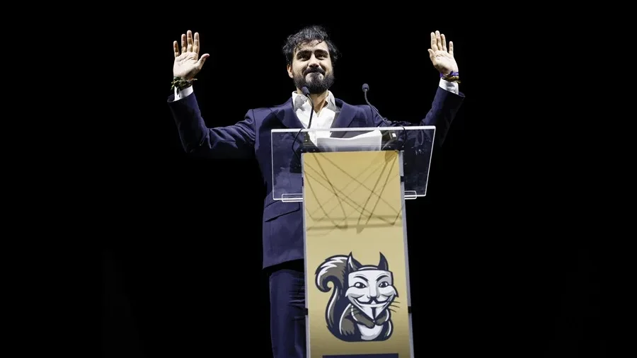 "El eurodiputado Alvise Pérez denuncia un 'golpe de estado' en la política migratoria española con la regularización irregular de miles de extranjeros"