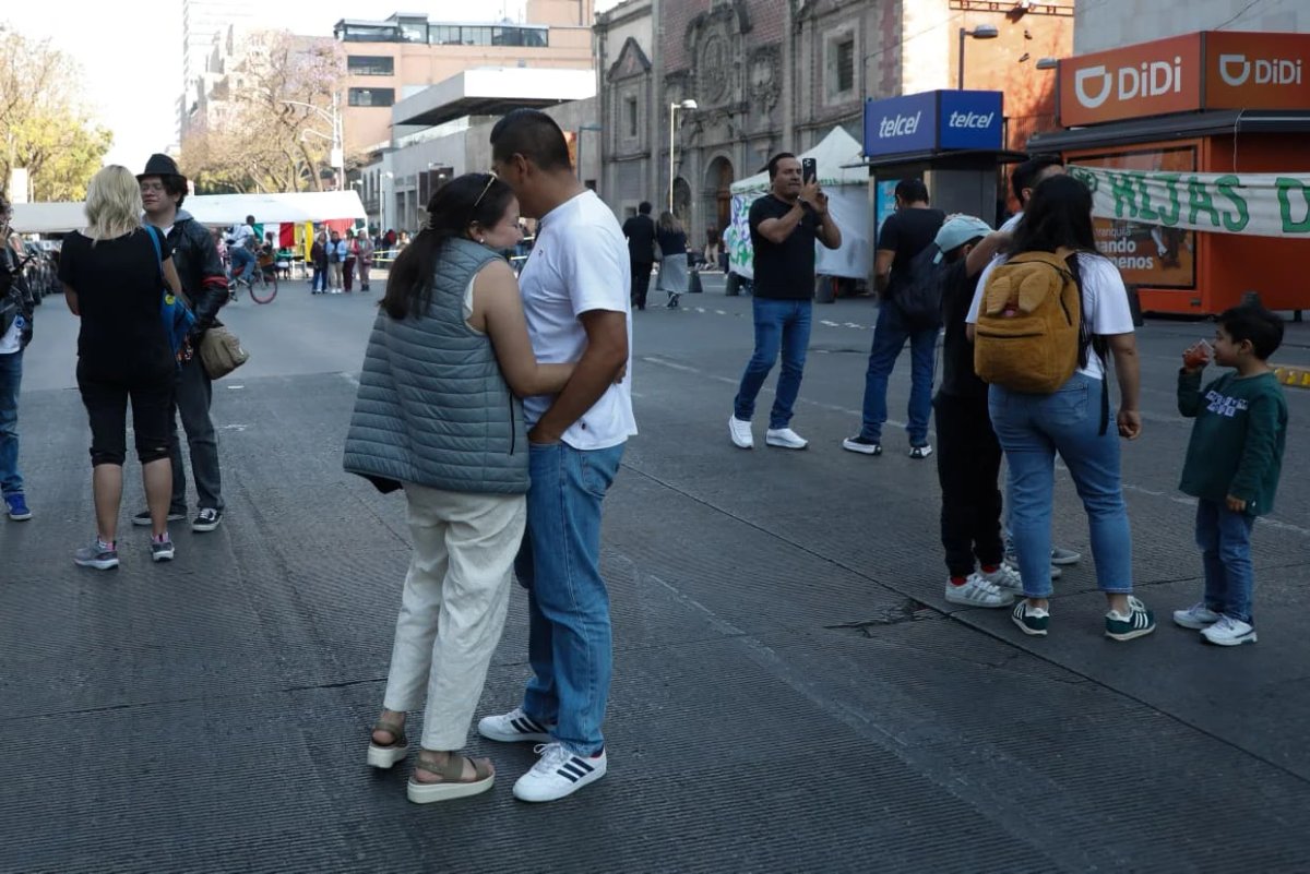 Clara Brugada informa sobre el resultado sin daños después del sismo de 5.7 grados registrado en la Ciudad de México.