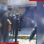 Policías y bomberos rescatan a seis personas de incendio en Azcapotzalco